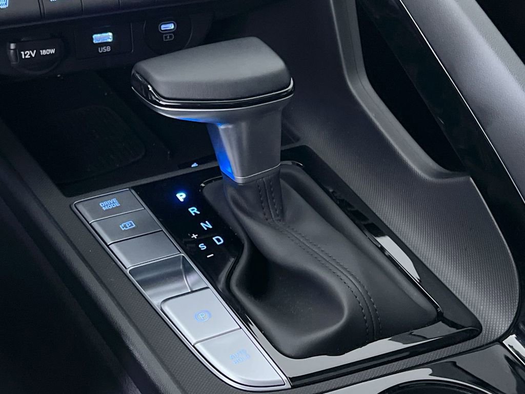 Used 2025 Hyundai Elantra SEL image 21