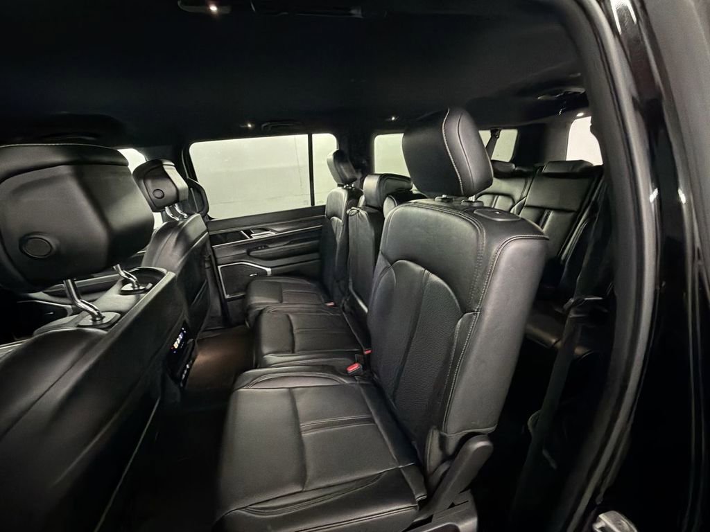 Used 2024 Jeep Wagoneer L Series II image 25