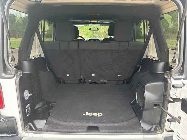 Used 2012 Jeep Wrangler Unlimited Sahara w/ Connectivity Group image 10