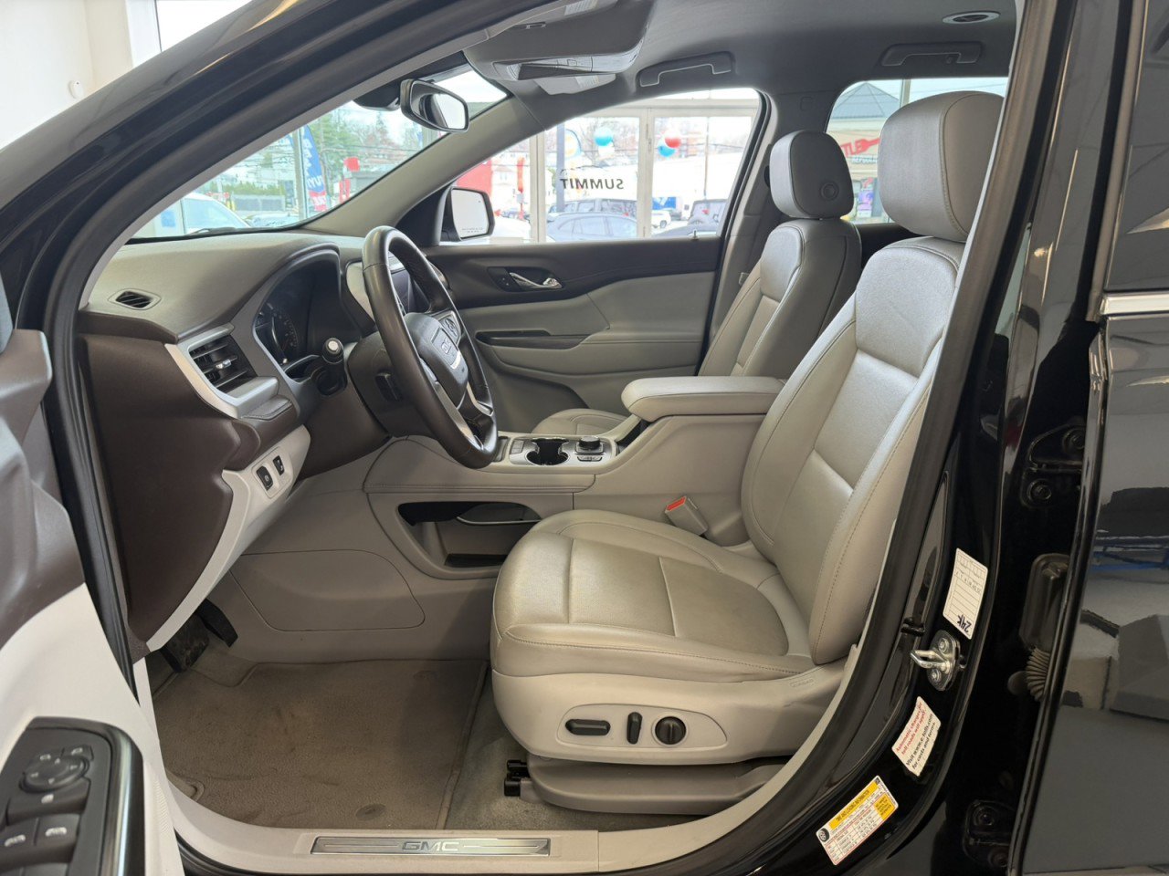 Used 2023 GMC Acadia SLT image 25