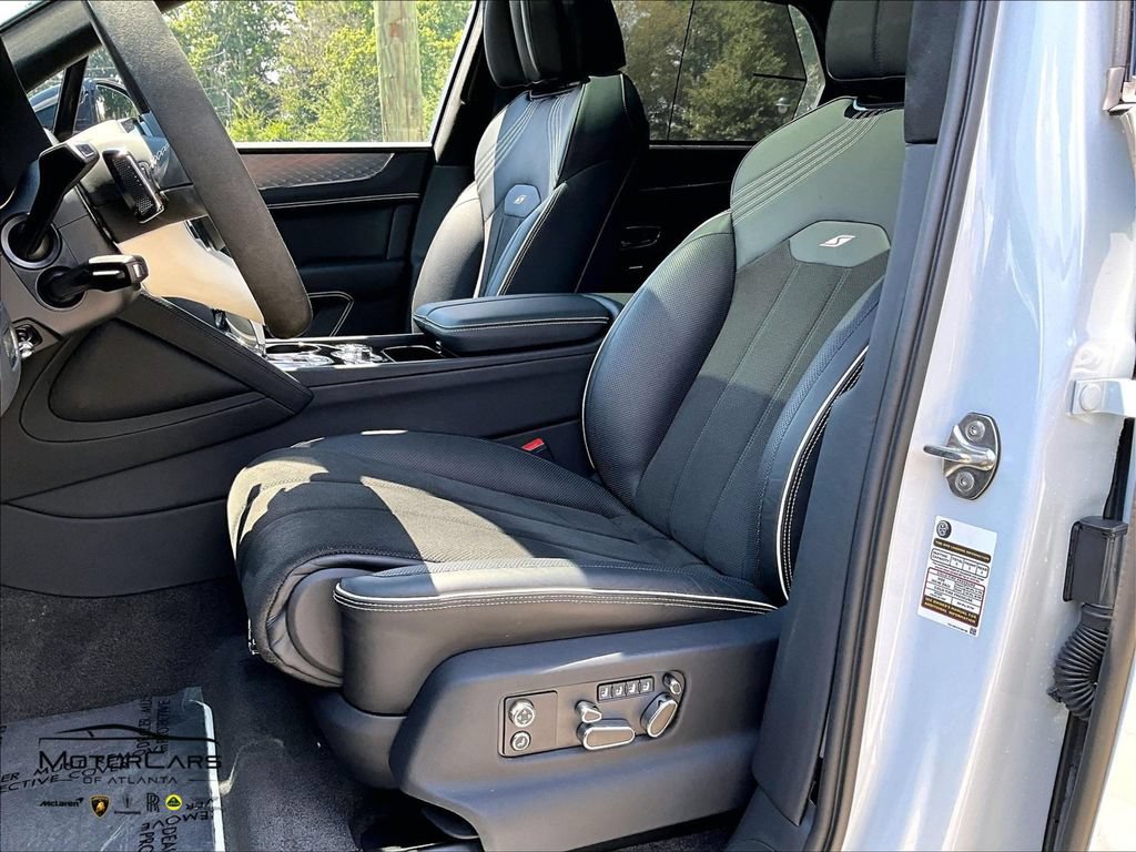 Used 2025 Bentley Bentayga AWD/4WD image 21