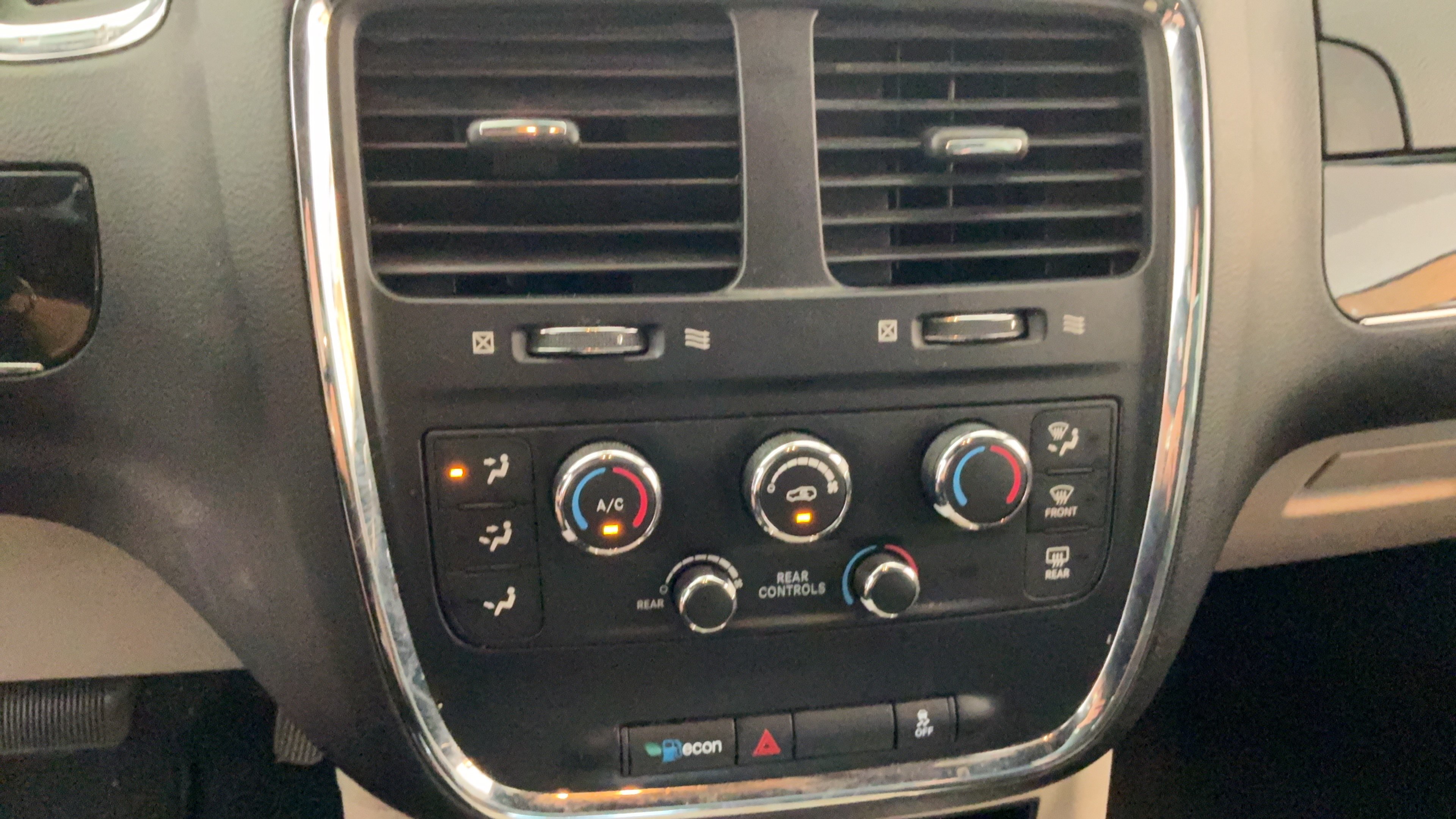 Used 2019 Dodge Grand Caravan SXT FWD image 12
