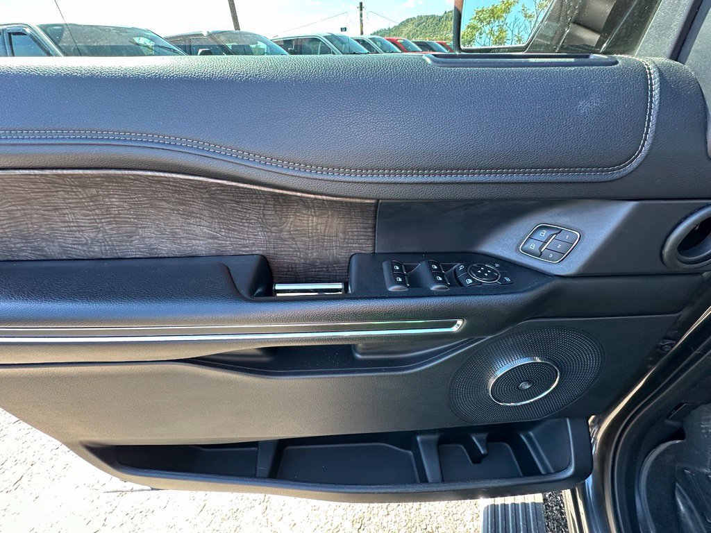 Used 2019 Ford Expedition Limited w/ Special Edition Package AWD/4WD image 20