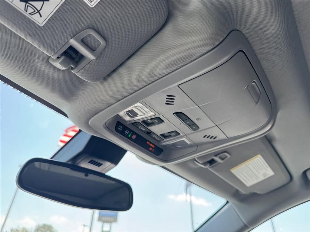 Used 2023 Chevrolet Equinox Premier image 25