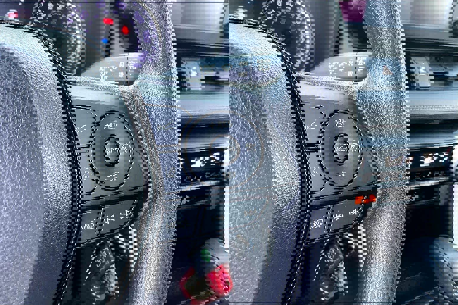 Used 2019 Toyota RAV4 LE w/ Carpet Mat Package image 23