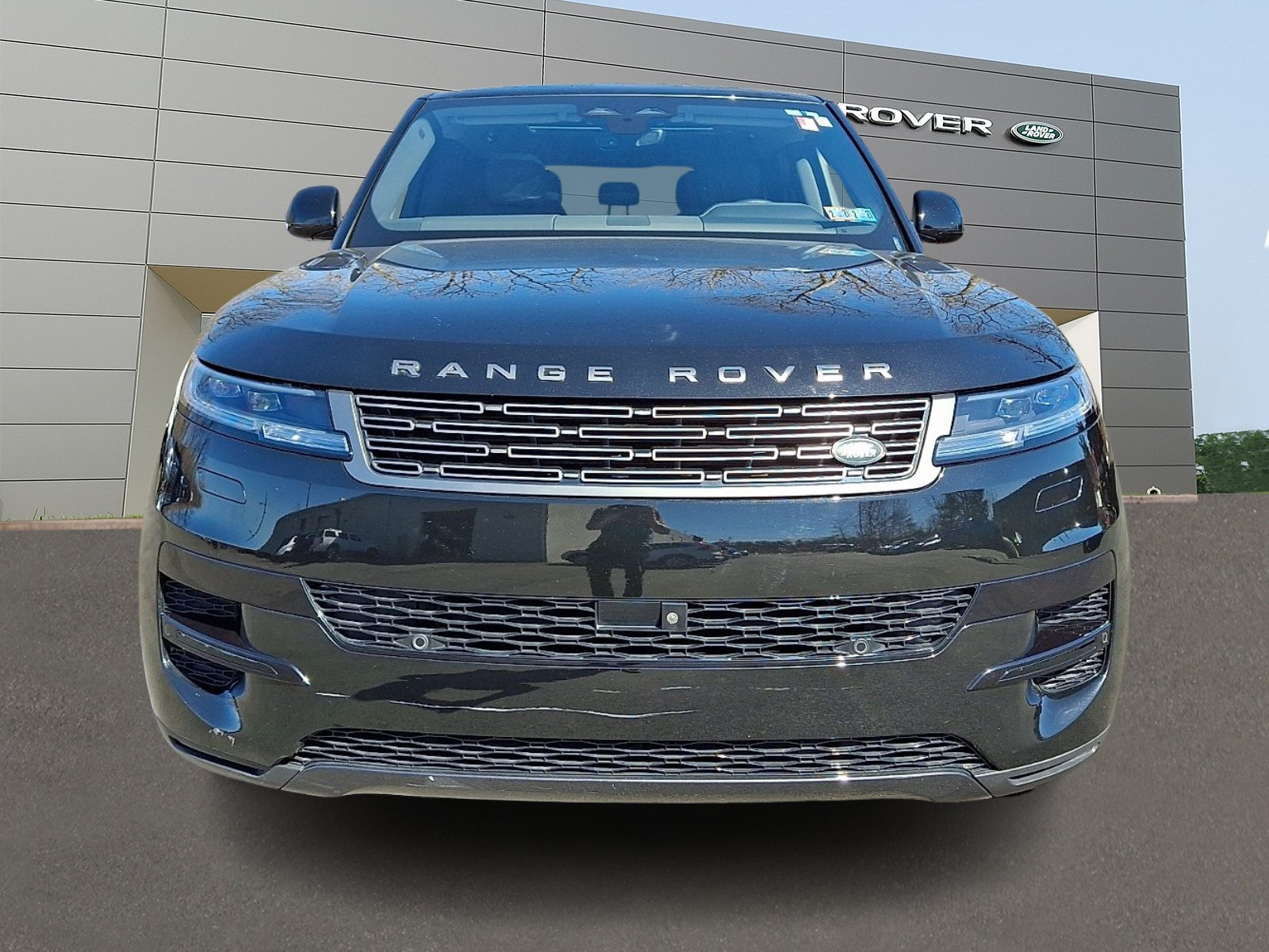 Used 2024 Land Rover Range Rover Sport SE AWD/4WD image 8