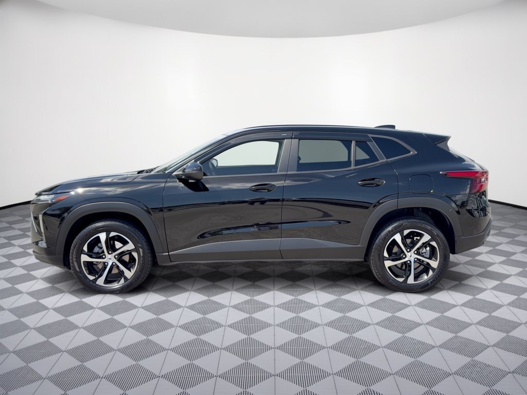 Certified 2025 Chevrolet Trax RS w/ Sunroof Package FWD image 2