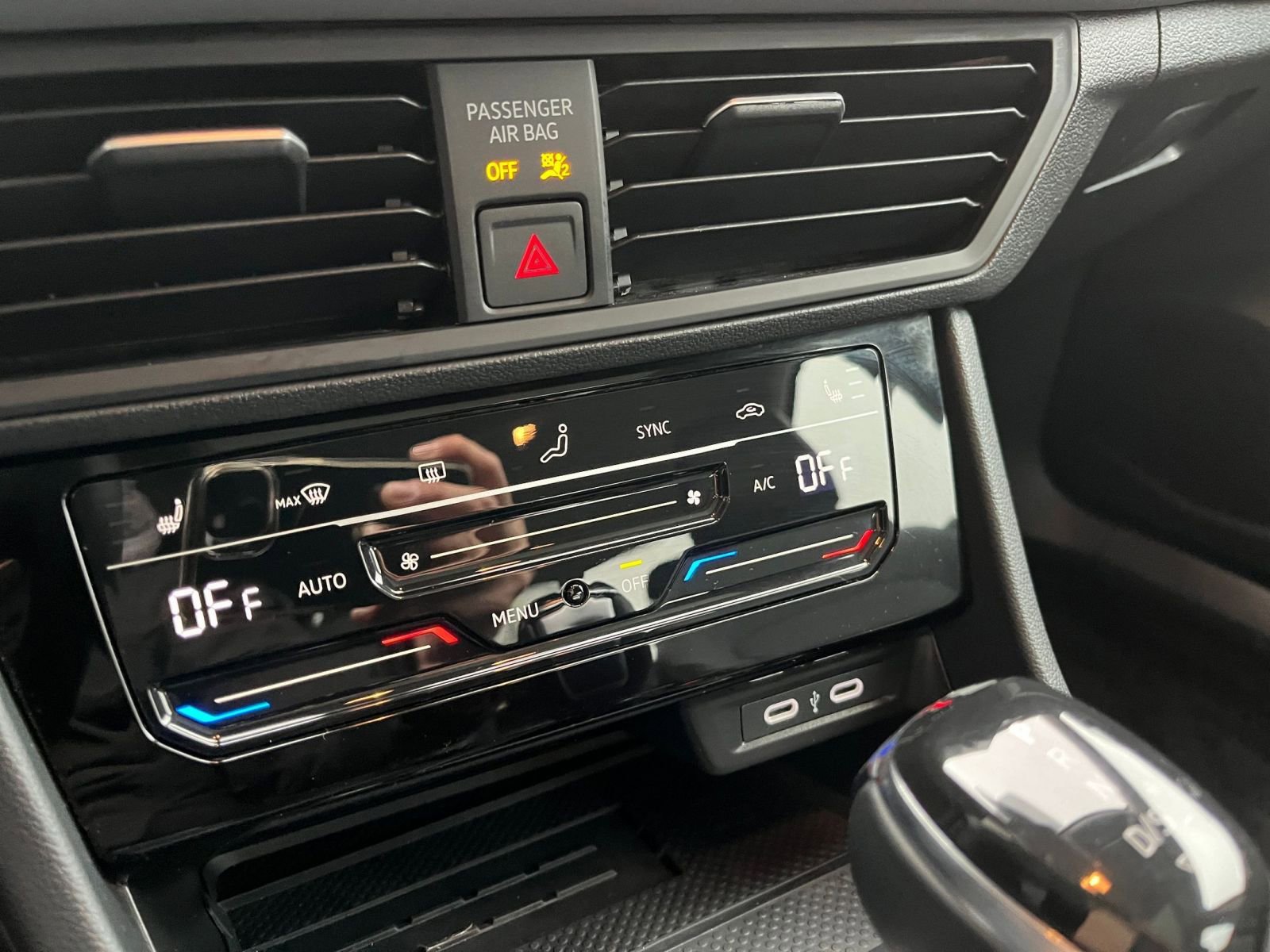 Used 2025 Volkswagen Jetta SE image 24