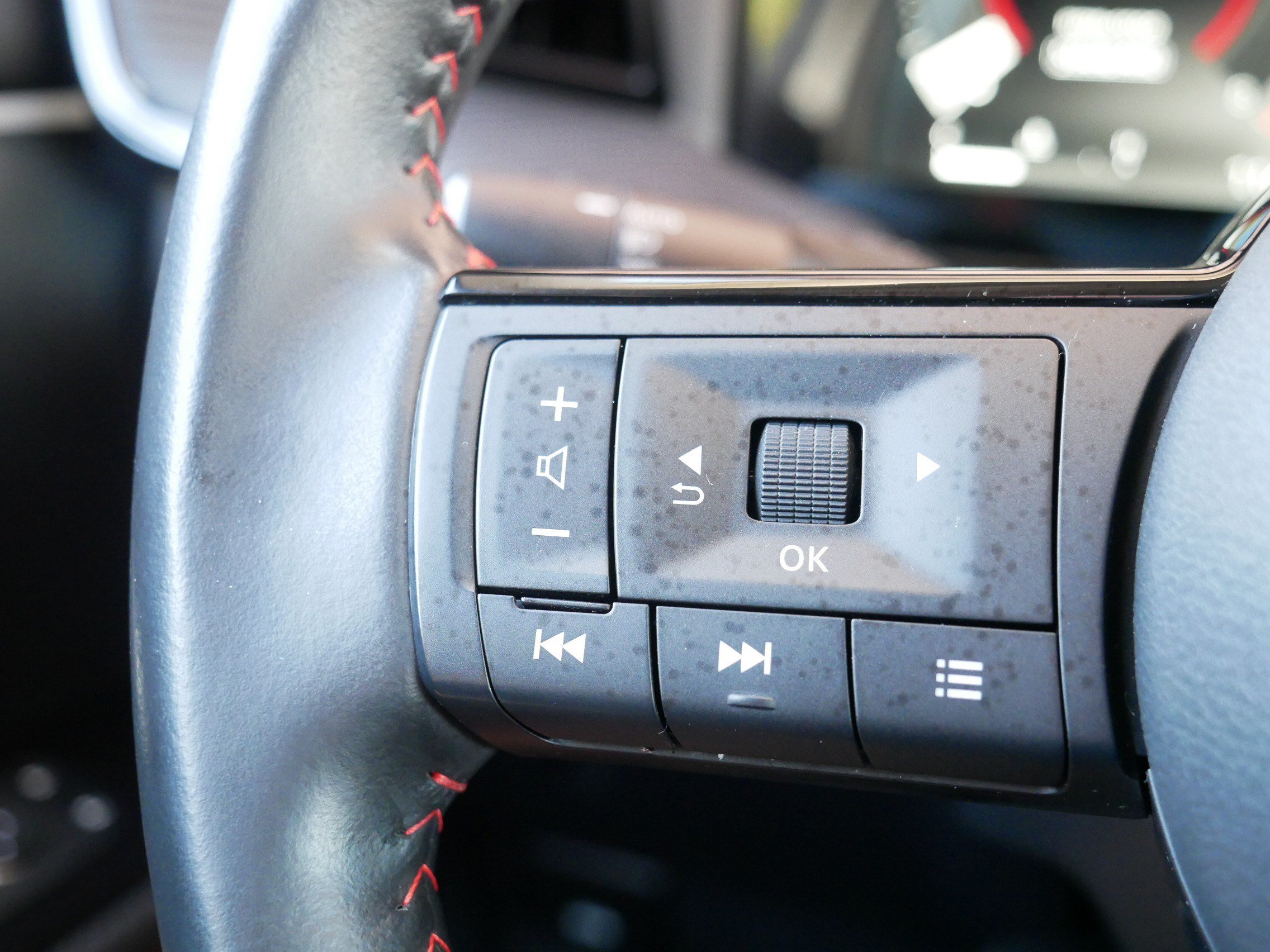 Certified 2025 Nissan Kicks SR AWD/4WD image 28