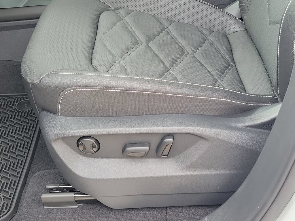 Certified 2026 Volkswagen Atlas SE FWD image 26