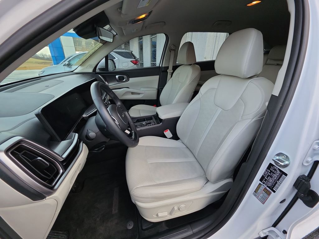 Used 2024 Kia Sorento S image 11
