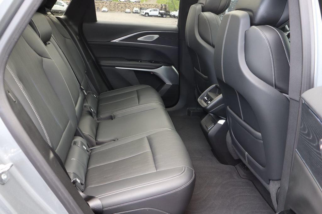 Used 2024 Cadillac Lyriq Sport RWD image 24