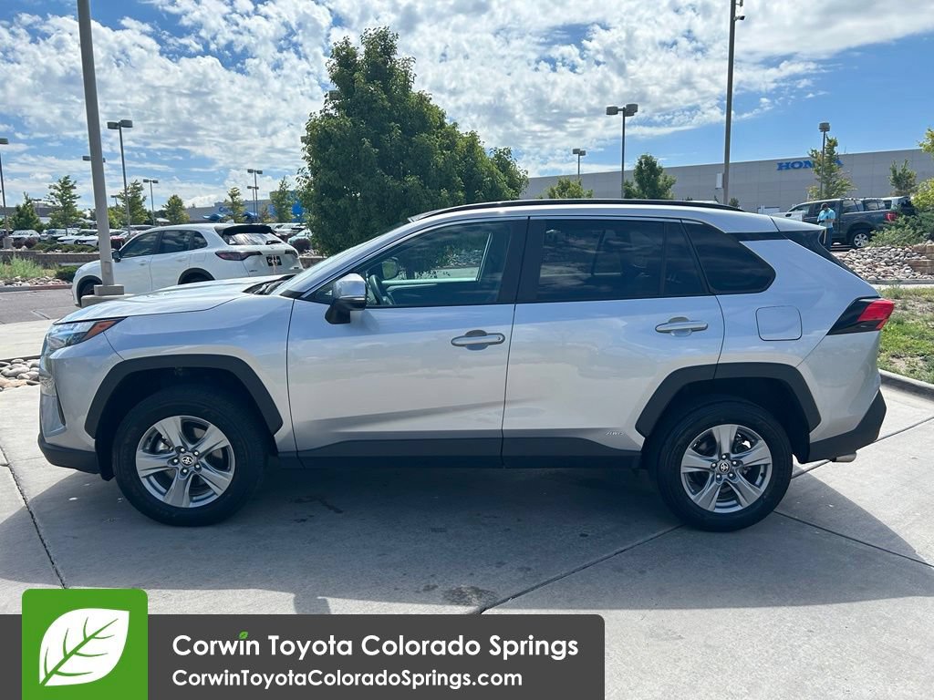 Used 2025 Toyota RAV4 XLE AWD/4WD image 4