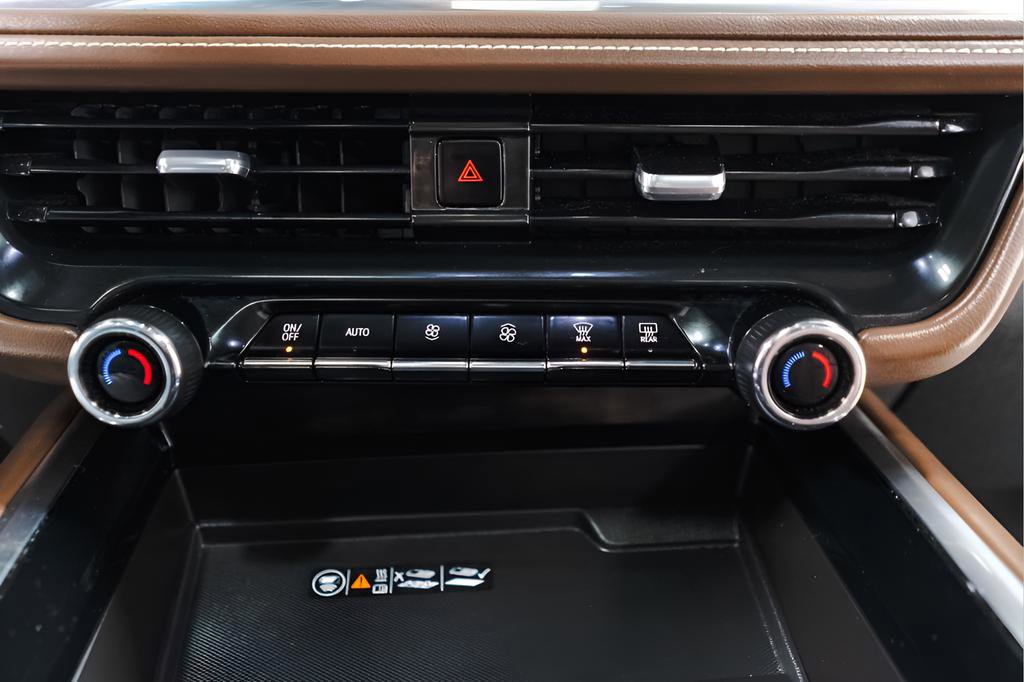 Used 2025 Chevrolet Suburban High Country image 16