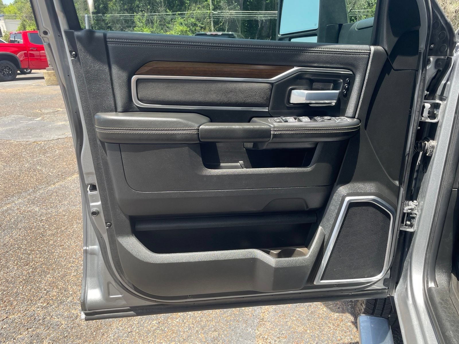 Used 2024 RAM 3500 Laramie AWD/4WD image 19