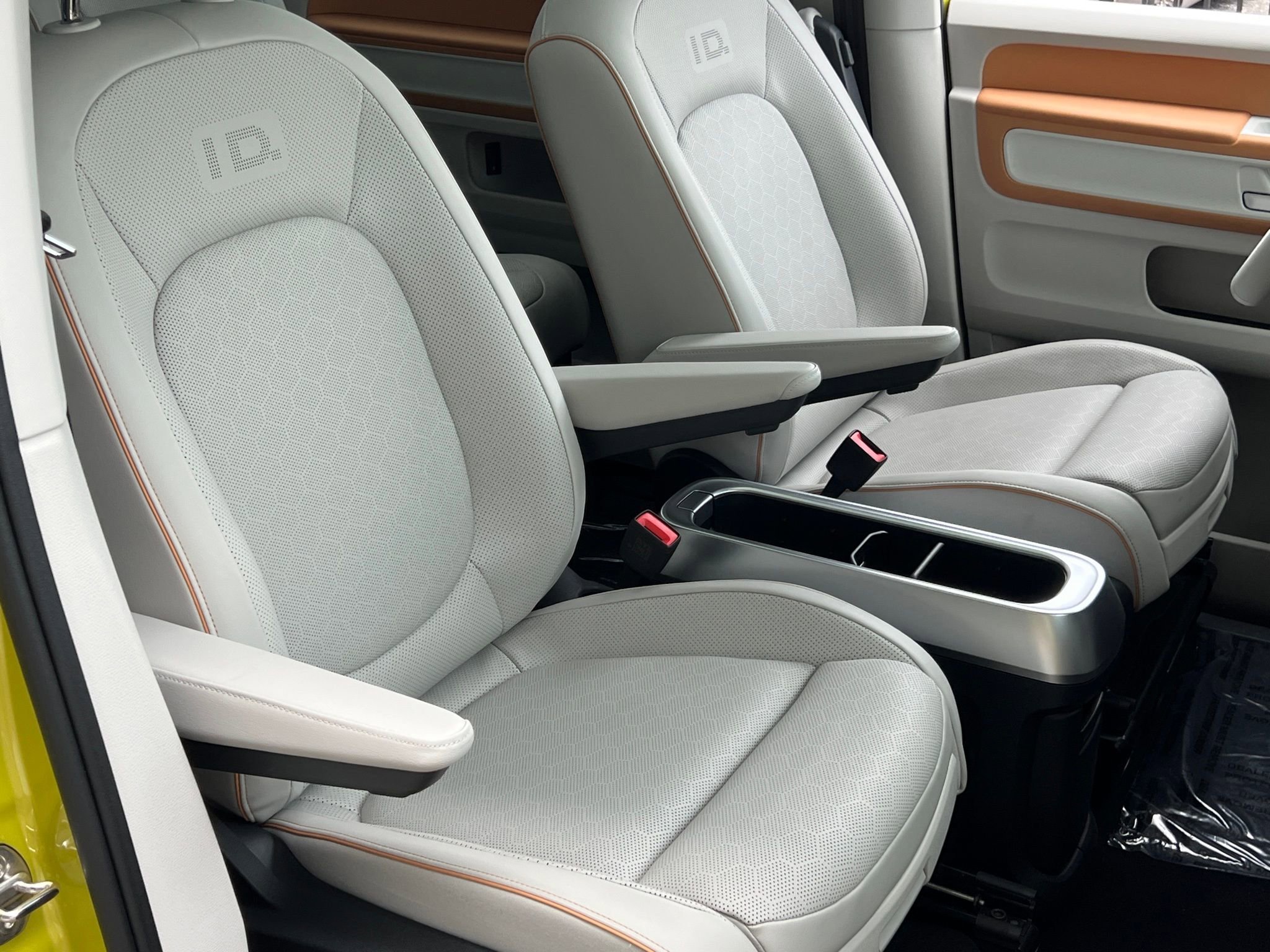 Used 2025 Volkswagen ID. Buzz 1st Edition AWD/4WD image 37