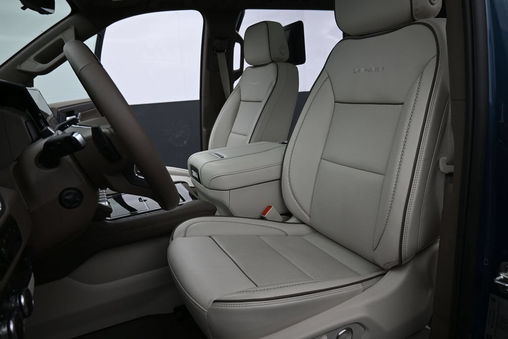 Used 2025 GMC Yukon Denali w/ Denali Reserve Package AWD/4WD image 10