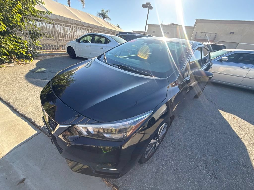 Used 2020 Nissan Versa SR FWD image 5