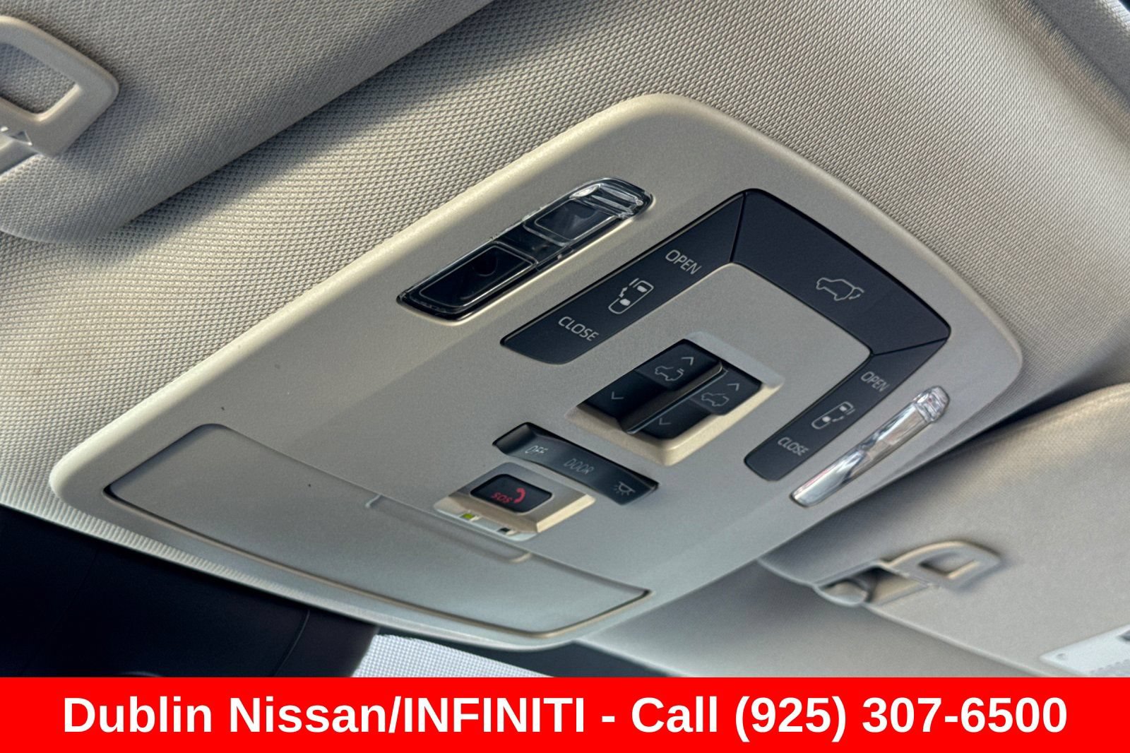Used 2025 Toyota Sienna XLE FWD image 25