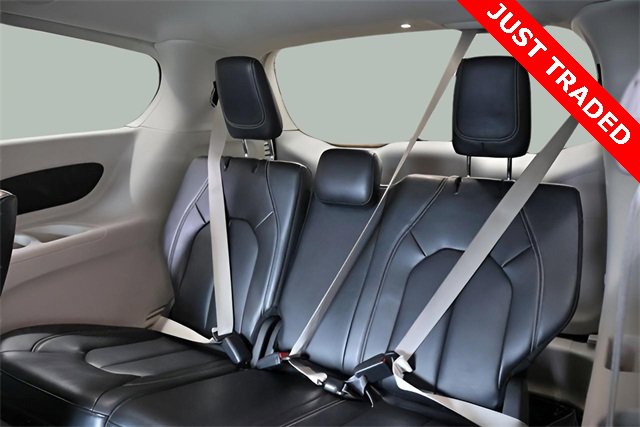 Used 2024 Chrysler Pacifica Touring-L image 20