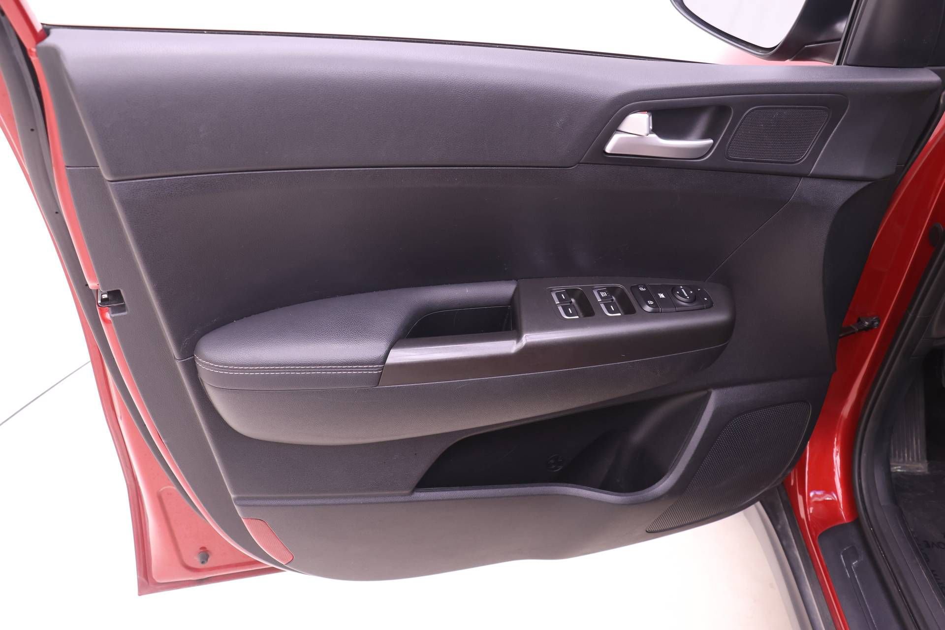 Used 2021 Kia Sportage LX image 9