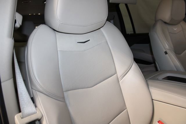 Used 2019 Cadillac Escalade ESV Premium Luxury image 31
