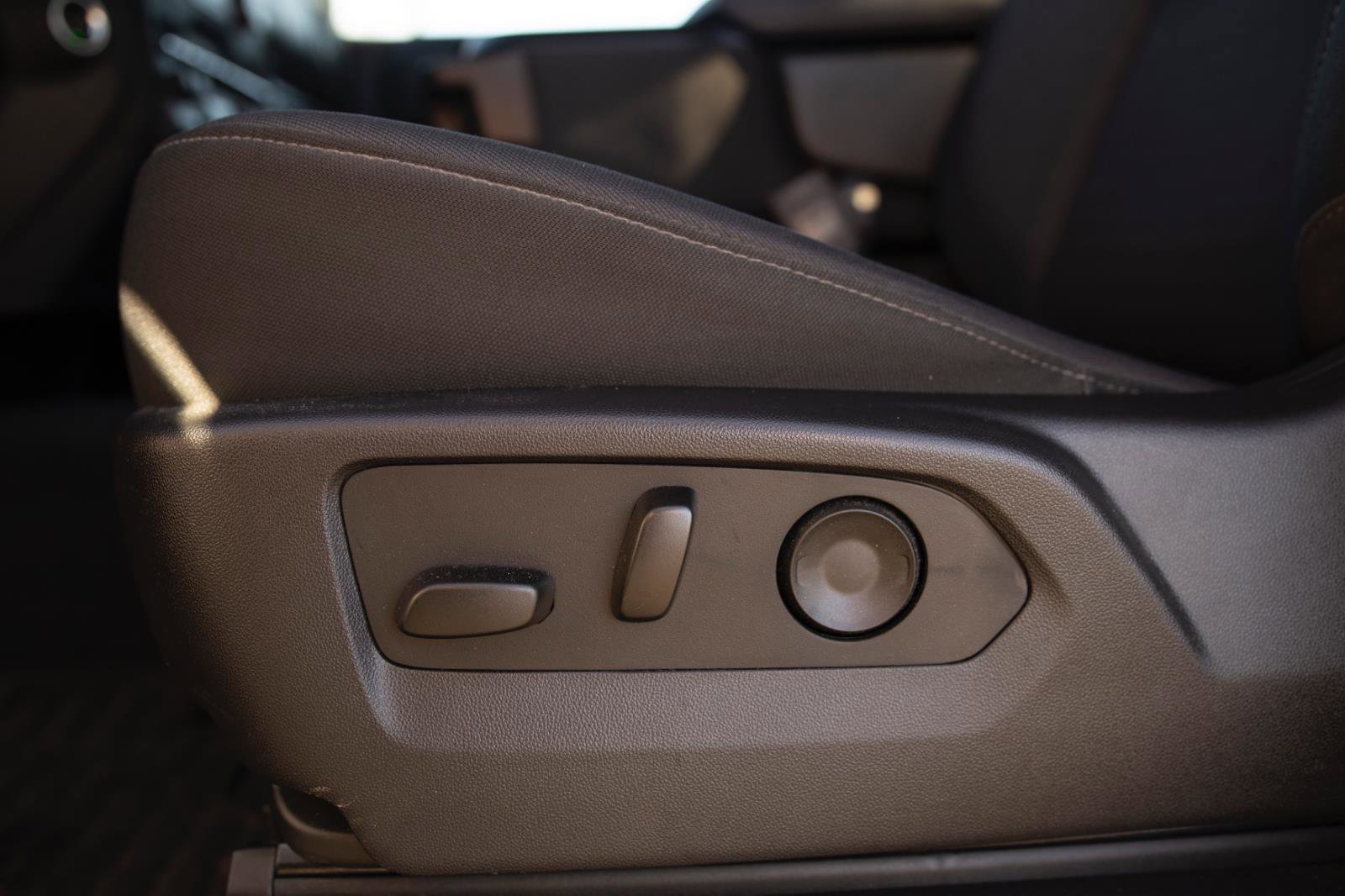 Used 2025 Chevrolet Silverado 1500 Custom image 11