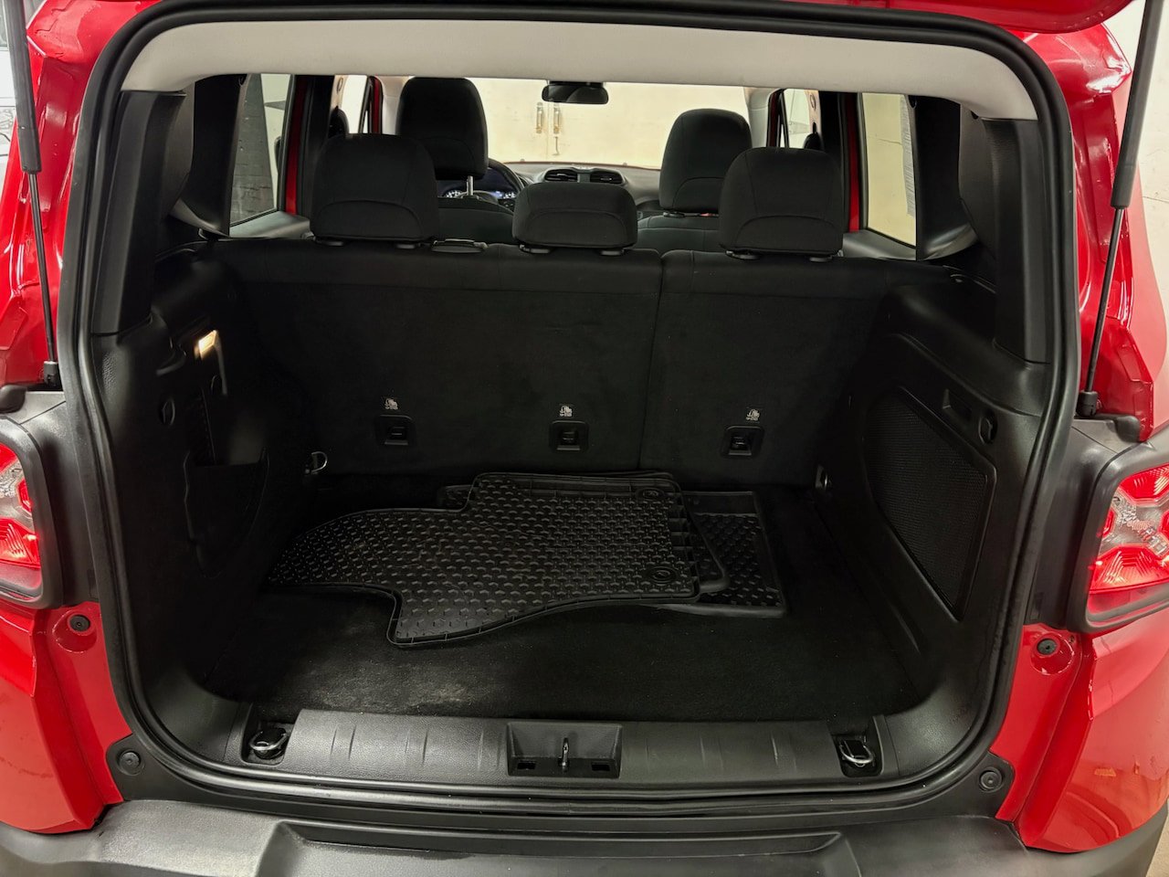 Used 2022 Jeep Renegade Latitude w/ Sun/Sound Group image 10