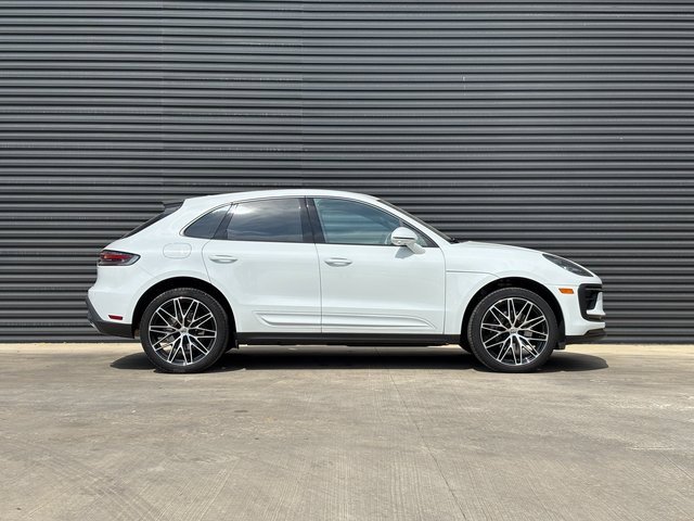 Certified 2025 Porsche Macan image 8
