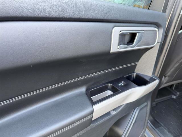 Used 2023 Ford Explorer XLT w/ Equipment Group 202A image 11