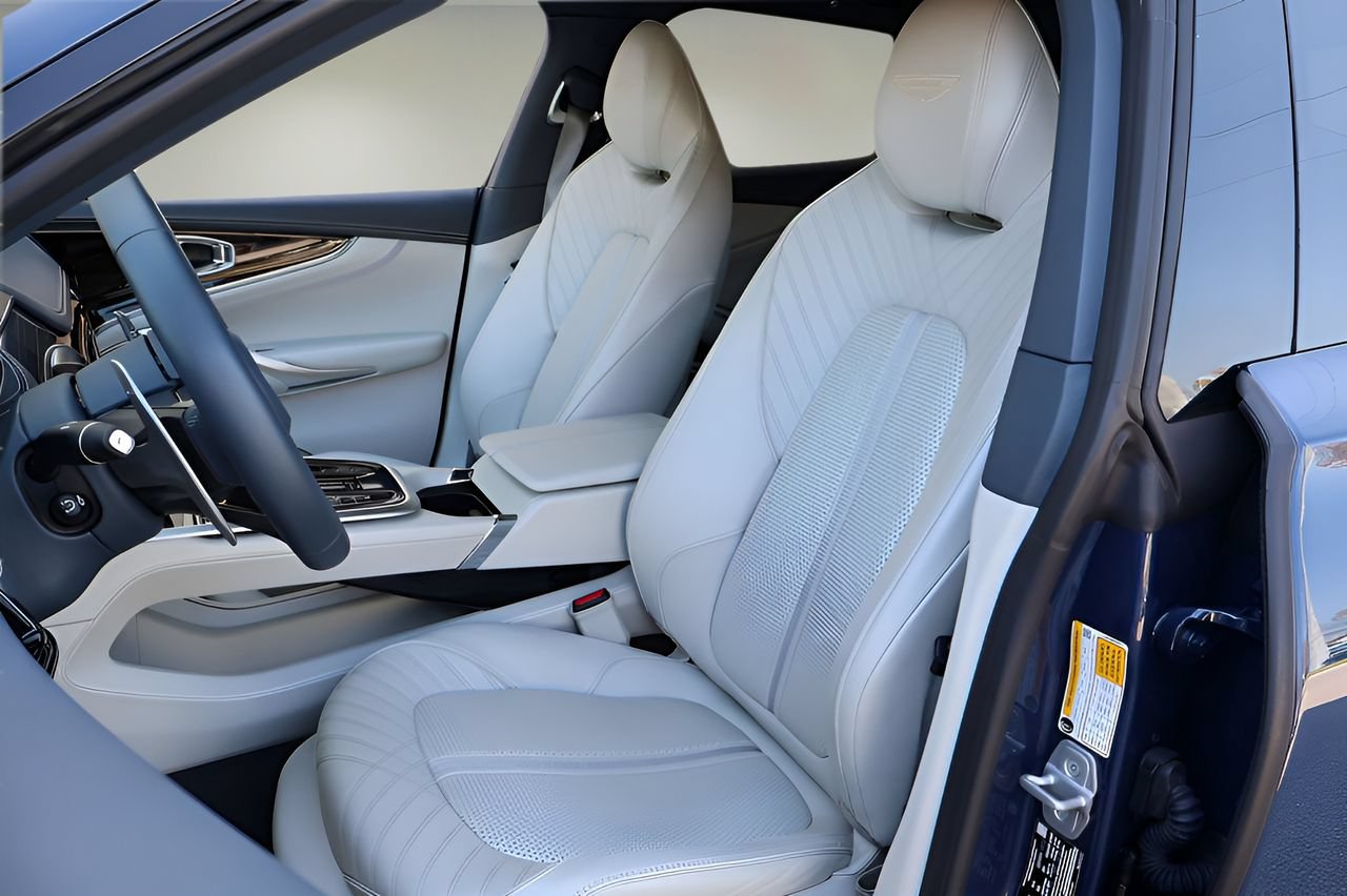 Used 2025 Aston Martin DBX 707 AWD/4WD image 11