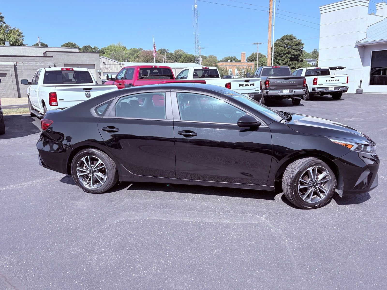 Used 2023 Kia Forte LXS image 7