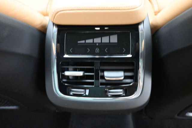 Used 2023 Volvo XC60 B6 Ultimate w/ Protection Package Premier AWD/4WD image 29