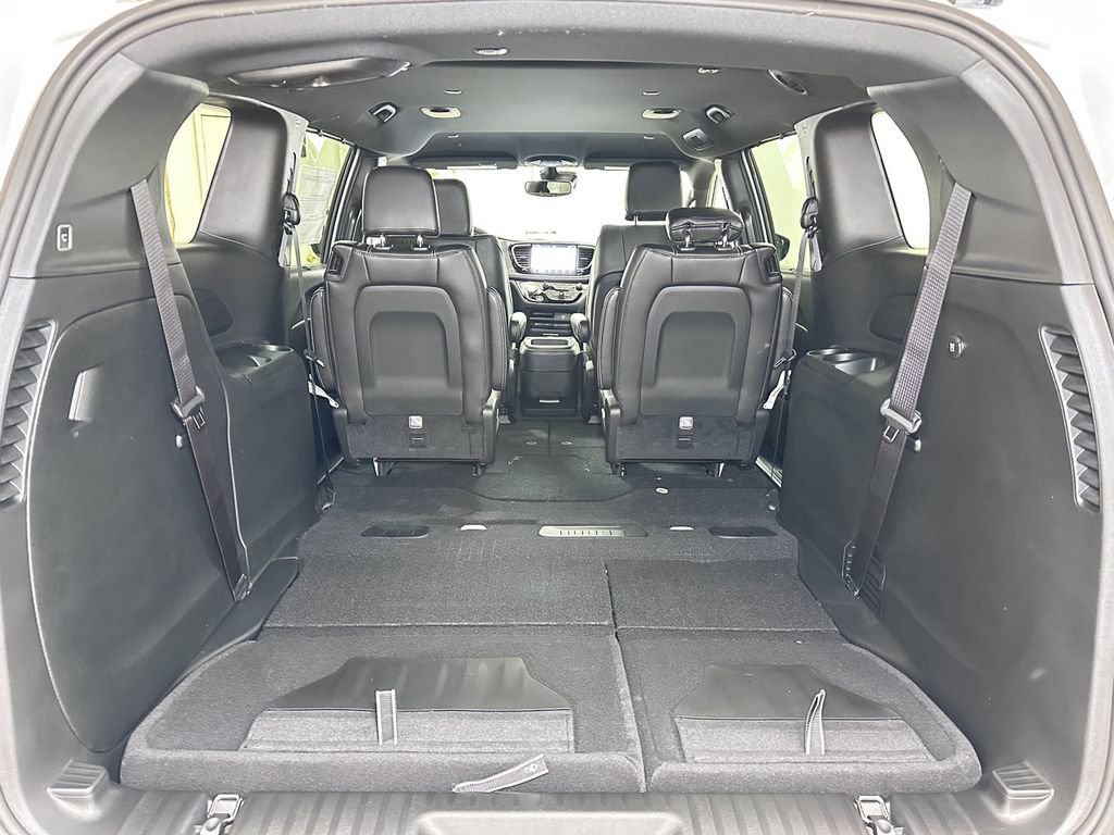 New 2026 Chrysler Pacifica Select AWD/4WD image 18