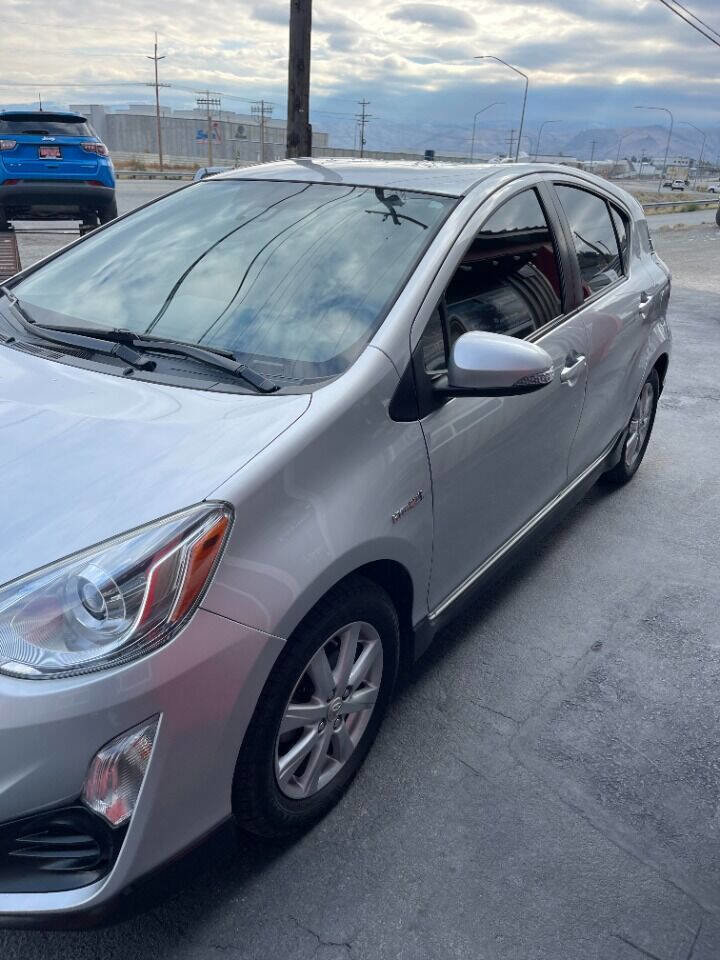 Used 2017 Toyota Prius C Two image 14