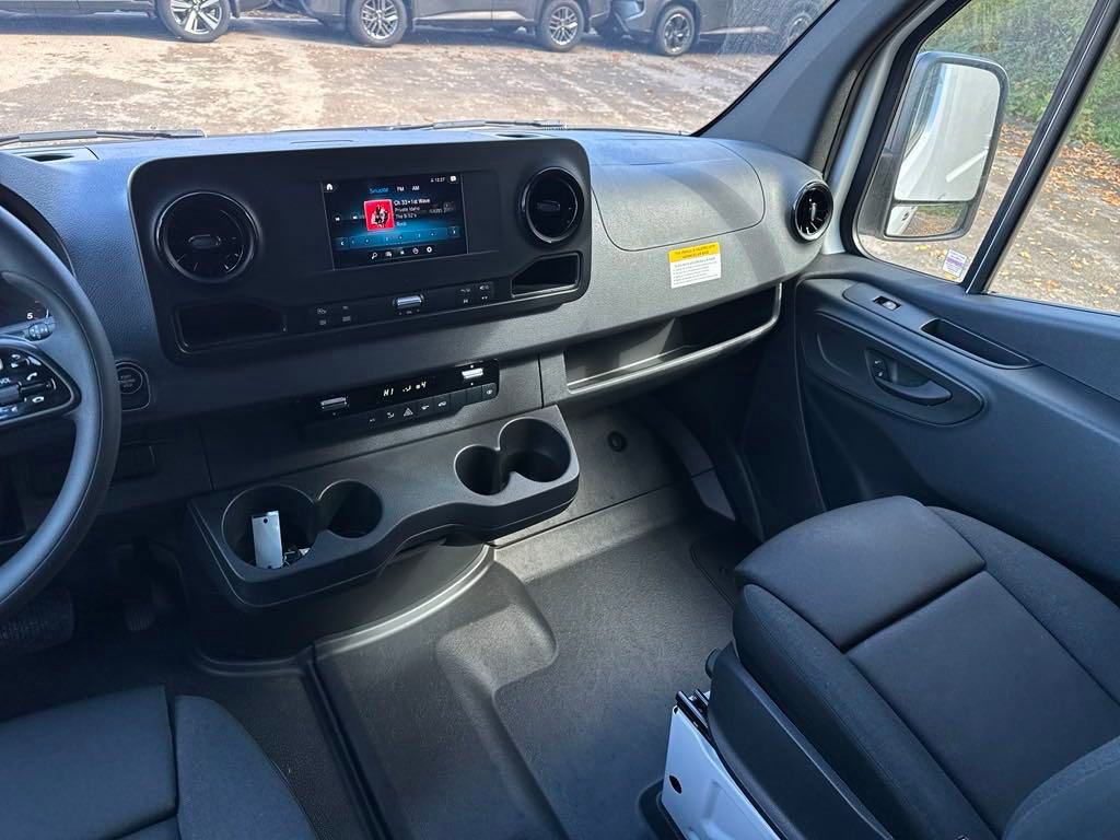 Used 2024 Mercedes-Benz Sprinter 3500 image 17