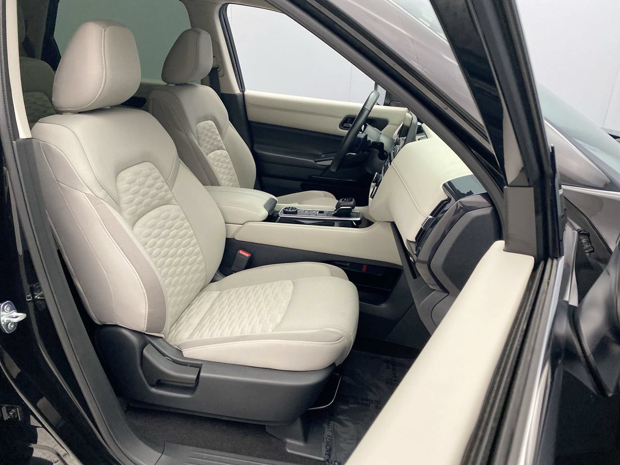 Used 2023 Nissan Pathfinder SV AWD/4WD image 22