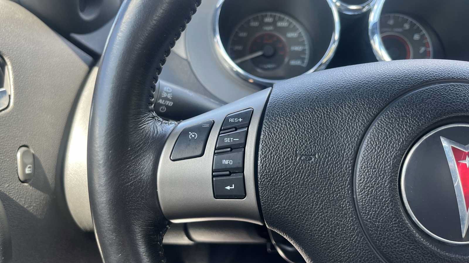 Used 2009 Pontiac Solstice GXP RWD image 30