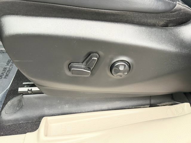 Used 2024 Chrysler Pacifica Select image 14