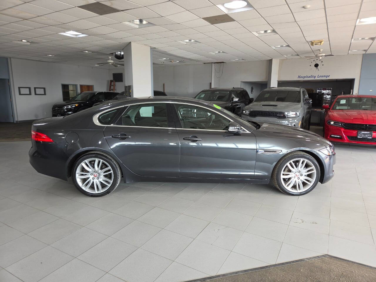 Used 2016 Jaguar XF Prestige AWD/4WD image 8