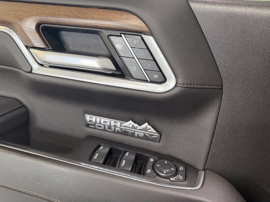 Used 2023 Chevrolet Silverado 1500 High Country w/ High Country Premium Package AWD/4WD image 18