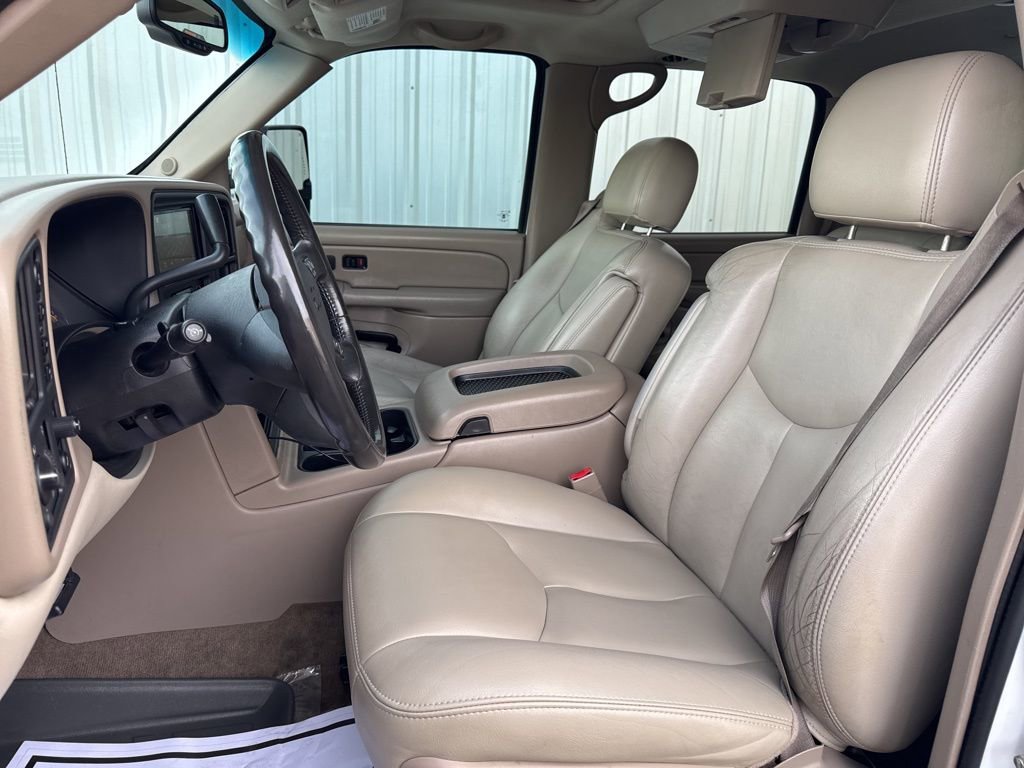 Used 2004 Chevrolet Suburban 2500 LT w/ Preferred Equipment Group image 12