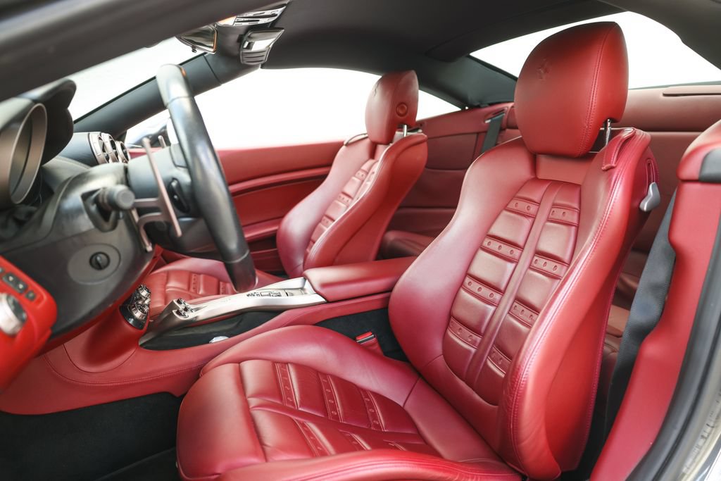 Used 2010 Ferrari California RWD image 34