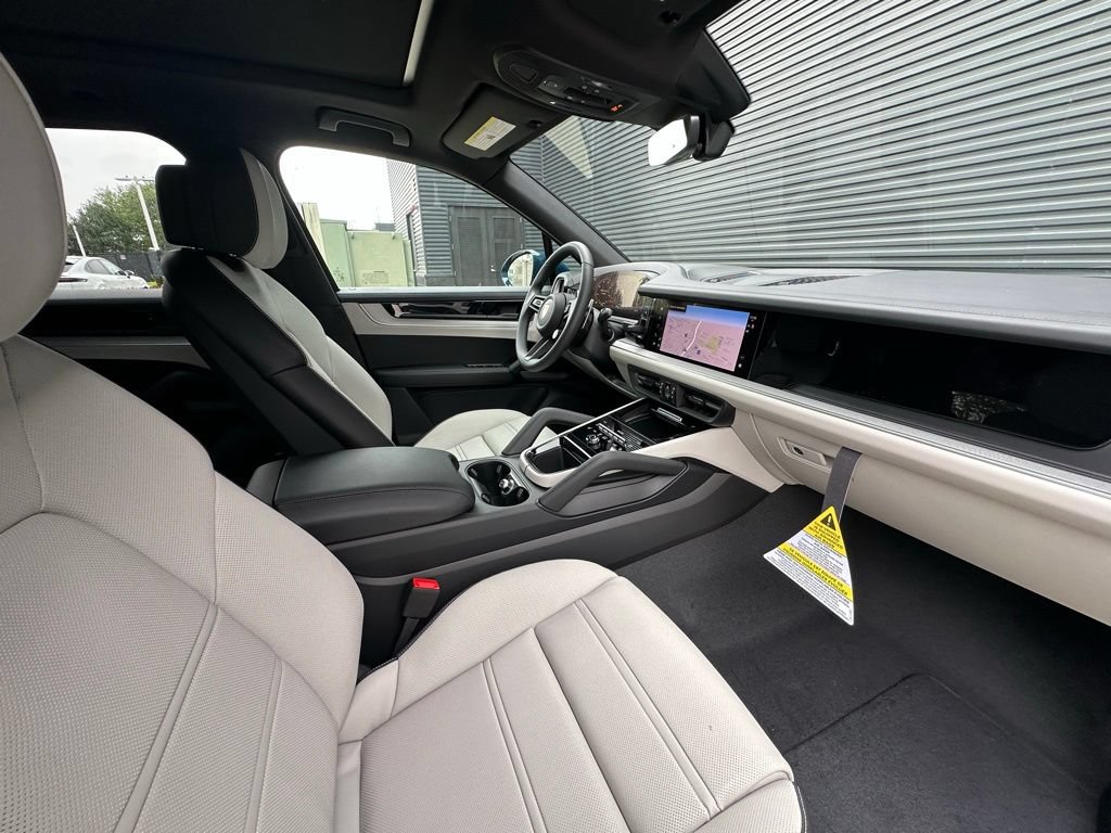 Used 2026 Porsche Cayenne AWD/4WD image 39