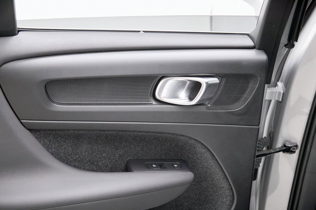Used 2023 Volvo XC40 B5 Ultimate w/ Protection Package Premier image 21