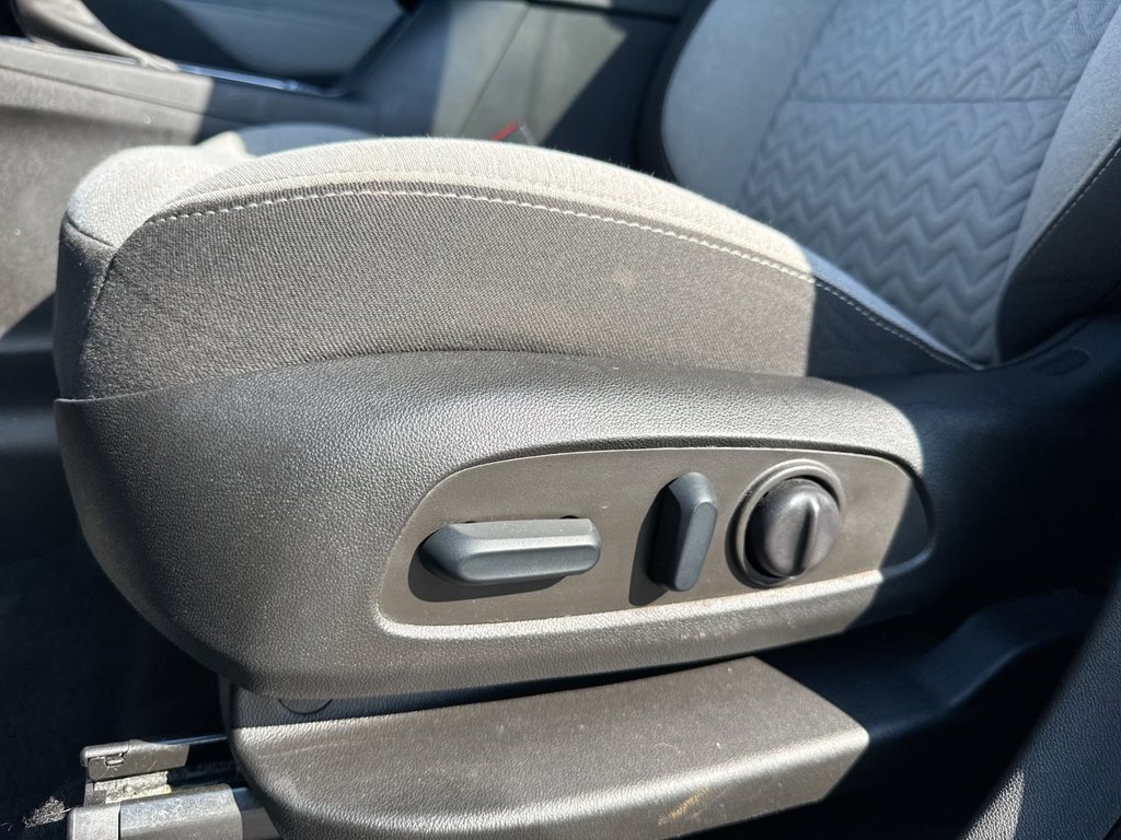 Used 2022 Chevrolet Equinox LT FWD image 12