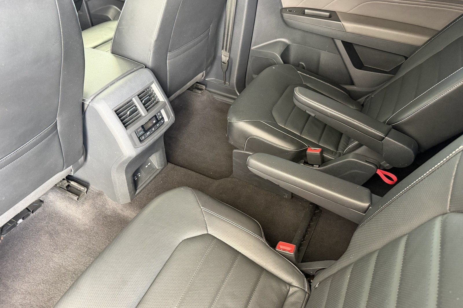 Used 2022 Volkswagen Atlas SEL Premium AWD/4WD image 13