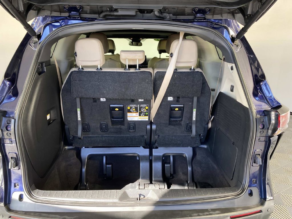 Used 2024 Toyota Sienna XLE w/ XLE Plus Package AWD/4WD image 8