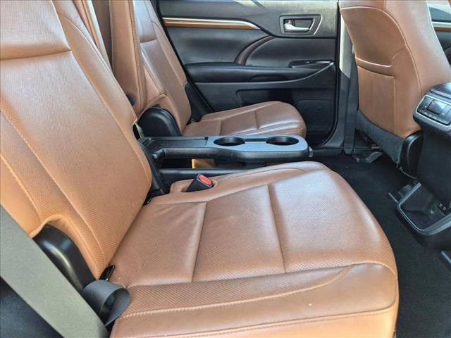 Used 2019 Toyota Highlander Limited FWD image 19