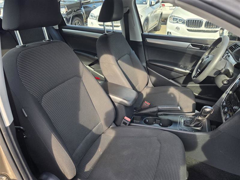 Used 2016 Volkswagen Passat 1.8T S image 25